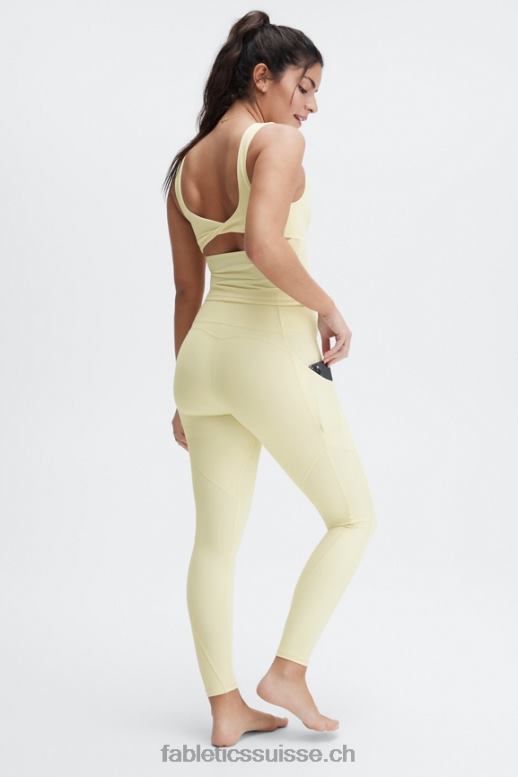 femmes soutien-gorge intégré Oasis Twist B0B6R1499 Babeurre Fabletics