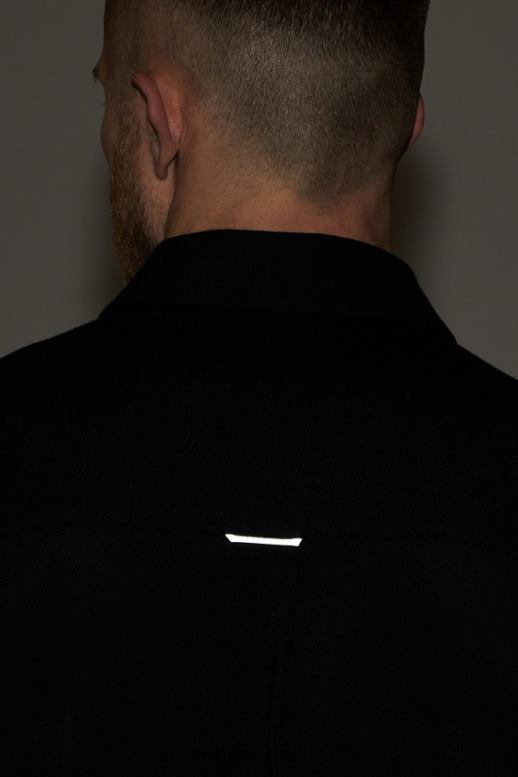 Hommes le tiret boutonné à manches courtes vers le haut B0B6R3535 noir Fabletics